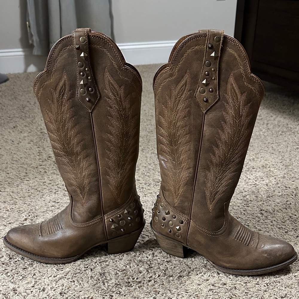 Ariat Black and Tan Cowboy Boots
NWOT‼️‼️‼️